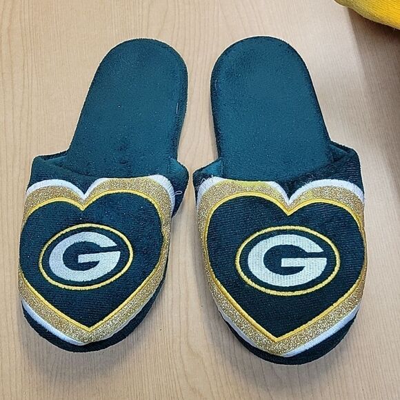 Green Bay Packers Pillow, Socks, And Slippers - Picture 3 of 9